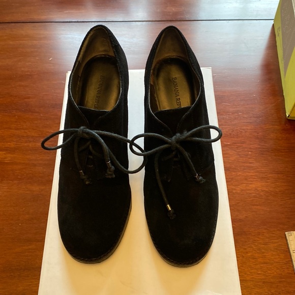 EUC: Banana Republic black suede ankle booties. Size 8.5. - Picture 6 of 14